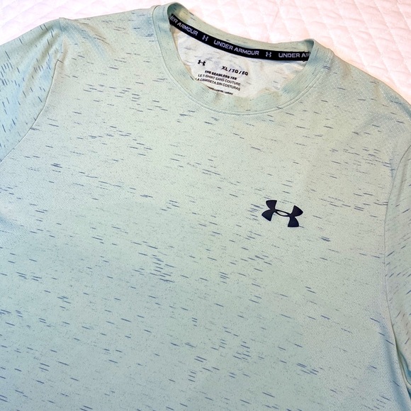 Under Armour. The Seamless Tee. Performance Wear. Light Green with Gray. - Picture 7 of 9